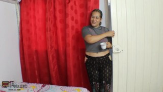 La puta de mi madrastra anda bien caliente y me pide de mi leche - Parte 1 - Porno en Español