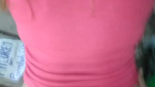 Cogiendo en la sala y mirando tele, mientras mis padres se van de compras al supermercado