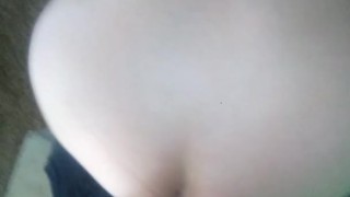 Cogiendo en el sillon de la sala bien rico