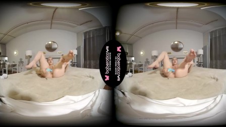 Solo brunette Amanda Clarke is masturbating in VR
