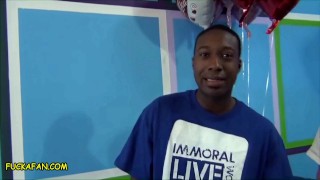 Fuck A Fan – Redneck Rich Shoots His Valentine’s Arrow on Richelle Ryan, Jennifer White & Brianna