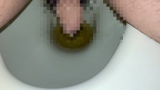 短小包茎ちんぽの黄色いおしっこ