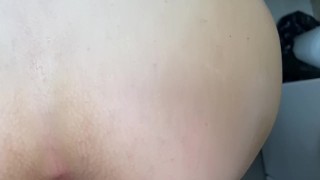 Трахнул соседку в анал пока она была в душе