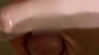 おちんぽシコシコ動画！オイルで濡れ濡れ我慢汁ダラダラオナニー！気持ち良すぎてイッちゃった！