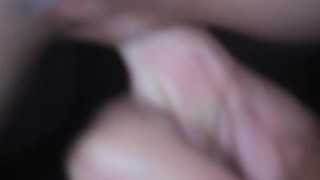 Schoolgirl opens her ass to give me some good squats, she has a fat and white ass, she gets wet nice