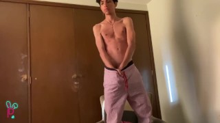 ISAK ON VACATION IN BOGOTA MASTURBATES IN THE CABIN