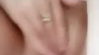 My girlfriend masturbate on camera