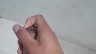 Joven de 18 años llega estresado de la universidad y se hace una paja