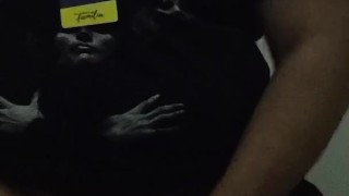 de 19 anos batendo no serviço escondido