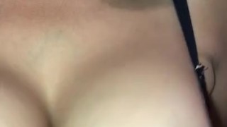 Madura Chichona tocándose las tetas