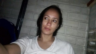 ME MASTURBO EN EL BALCON DE MI CASA FRENTE A MIS VECINOS Y TENGO UN SQUIRTING 