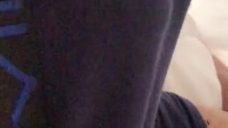 POV me despierto después de tener sueños humos y me toco debajo de las sábanas 