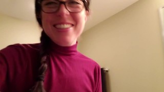 Nerdy Girl Inserts A Tampon