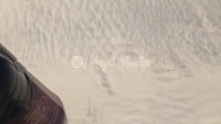 Fodendo a rabuda na beira da praia