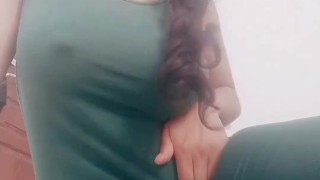 حبيبة خشيه ليا مابين بزازلي طلعو و هبطو تا يفيض حليبو عليا اححح راني هايجة على زب اححح