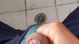 Jovencito hetero se masturba 