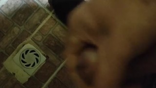 Terminando una paja rapida