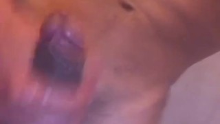 Me masturbo en la ducha pensando en la cogida de anoche 