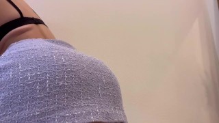 【生着替え】ミニスカの下覗いちゃう…？