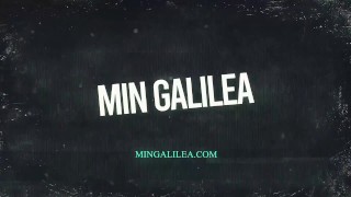 Diana Marquez seduce a su compañera de clases mientras el profesor les da una clase de historia