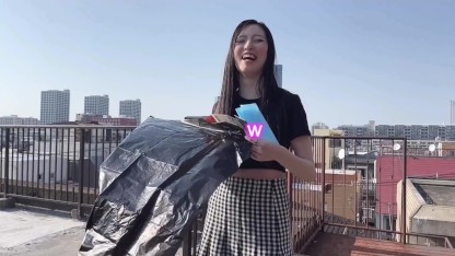 【中文字幕】在可灌500ml尿尿的大容量携带式洗手间里打飞机!? 幸亏有单人帐篷，所以在户外也可以露出呢...💕日本女孩,手交,Miki姐