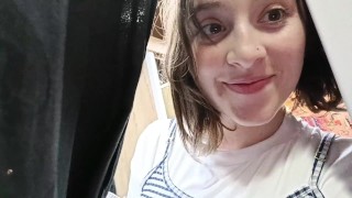 SEXO EN PUBLICO,LE DOY UNA MAMADADA HASTA CORRERSE, EN ALMACEN DE ROPA