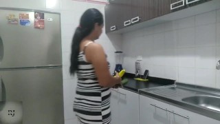 jugando con mi hermanastra y un pepino