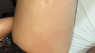 Grabo un video con mi nuevo novio y le hablo sucio y lo ahí venir sobre mi vagina por primera vez 