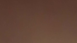 Sexo en la cocina: Vecina cachonda viene a por semen 💦 (real amateur) 🔥