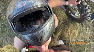 МОТО ДЕВУШКА ПОПРОСИЛА ОТСОСАТЬ ЧЛЕН МОТОЦИКЛИСТУ В ПОЛЕ ЭНДУРО CRF 250