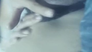 Morenita jugando vagina más deditos