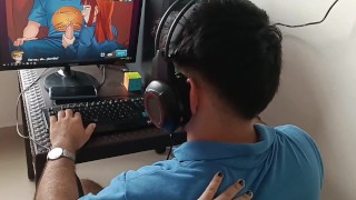 PILLO A MI JUGANDO JUEGOS DE PORNO Y ME LO FOLLO A EL