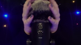 • Windscreen With Soft Rain Sounds •