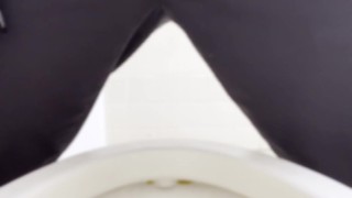 【真正面】仕事中に公衆トイレでオシッコ動画撮影！！