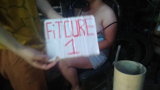 Jugando con sus tetas