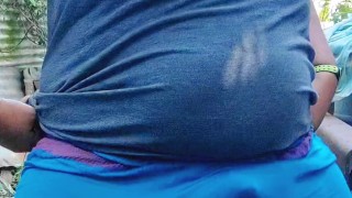 Masturbando y sacudiendo el pene