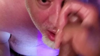 Bear gets cum shot on his face by bbc while taking a work break