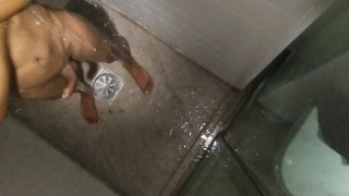 gozando gostoso no banho