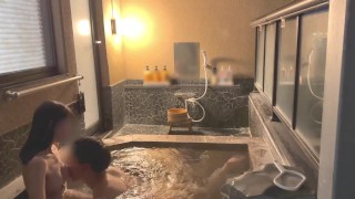 【個人撮影】初温泉旅行♡夜にお洒落な露天風呂でイチャイチャから濃厚生ハメSEX♡立ちバックで激しく突く..Japanese amateur hentai ／日本人／素人カップル／おっぱい／美少女／色白