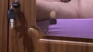 yo tocandome un poquito