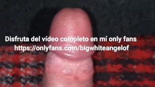 Masajeando mi grande y peluda verga