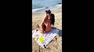 Venecas pilladas en medio de la playa teniendo sexo - Min Galilea y Yenifer chacon