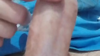 Masturbándome mi jefa me descubre