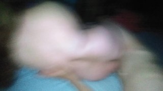 De lado cogiendo con mi novia en la cama desnudos