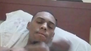 Morocho Masturbandoce