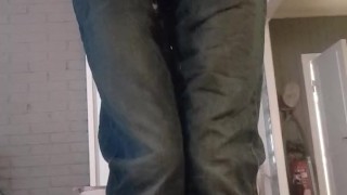 soaking my jeans with pee!!