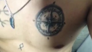 Ma vine a visitar a mi tío y me escondí en el baño para hacerme una paja!!