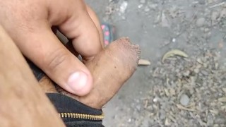 Masturbando y orinando