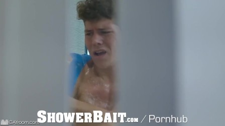 ShowerBait Two Guys Fuck In The Wet Shower