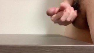 [射精]ピュッピュと太いチンポから射精！めっちゃ飛んだw[デカチン]